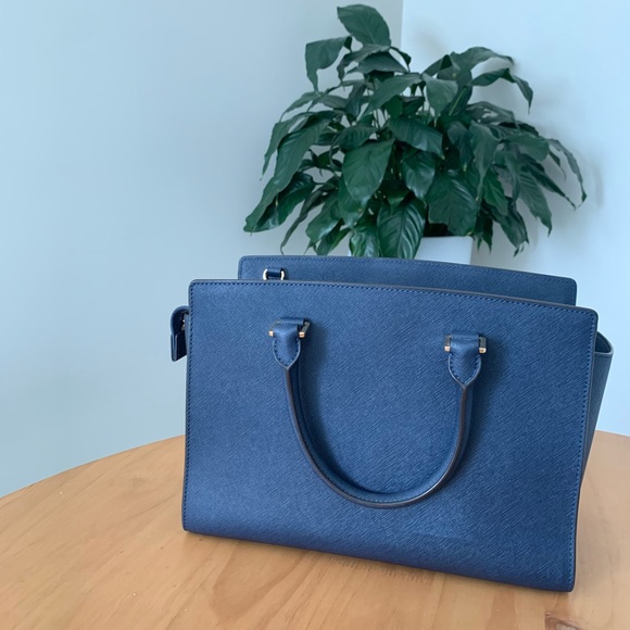 Authentic Michael Kors Large Selma Satchel - Picture 2 of 8